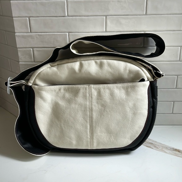 VGUC leather Bugaboo Bag for baby bottles, diapers - long wide adjustable strap - Picture 3 of 17